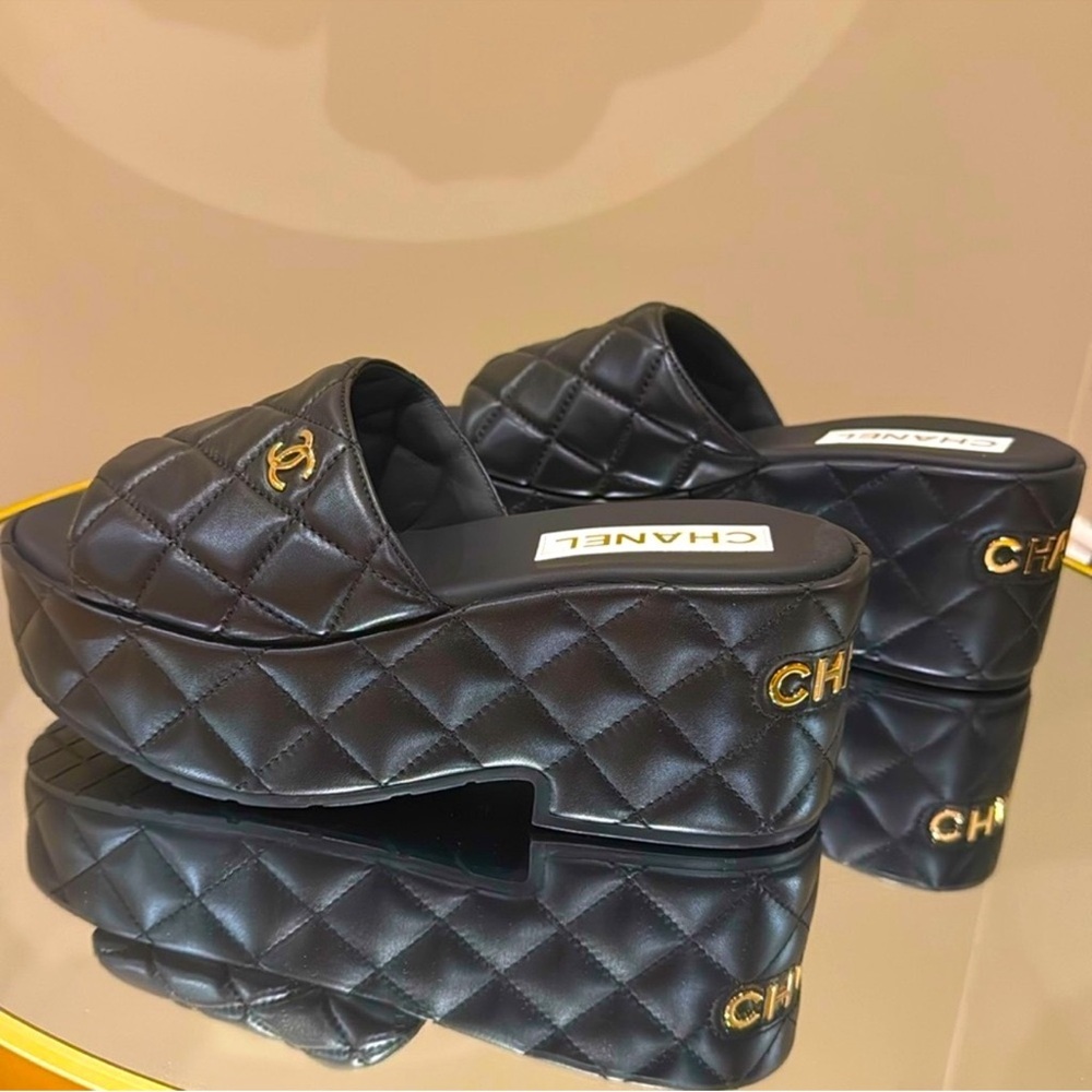CHANEL DAD Sandals Quilted leather CC LOGO Mules slides size 40 - Picture 8 of 17